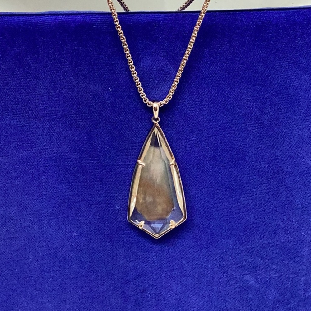 Kendra Scott necklace